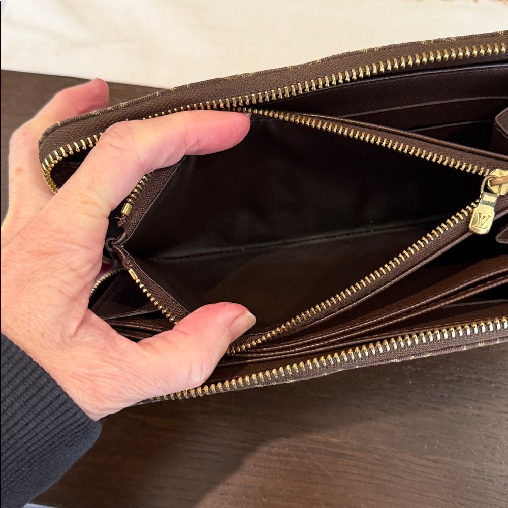 Stunning “Louis Vuitton” Brown Monogram Miniline Zip Around Wallet - Picture 7 of 10